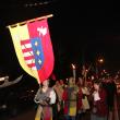 Cavaleri, războinici, stegari şi frumoase domniţe în cea mai lungă paradă medievală din România