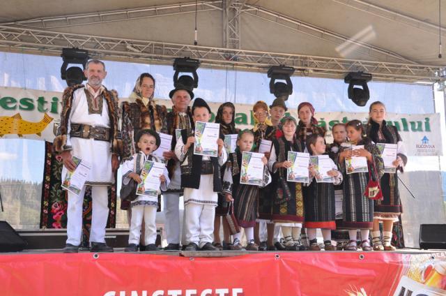 Toţi premianţii de la Ciocăneşti. Foto: Stefan CHIRILUŞ