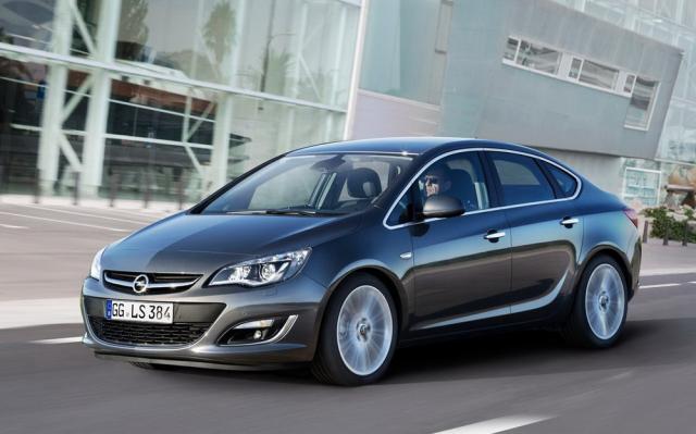 Opel Astra Sedan va debuta la Moscova