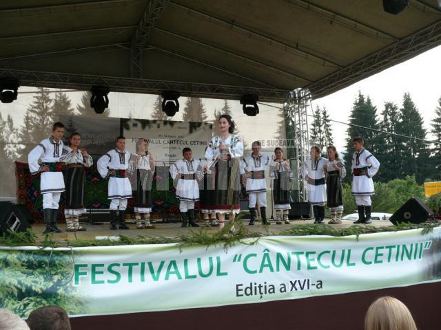 La Dorna Arini, a XVI-a ediţie a Festivalului „Cântecul cetinii”
