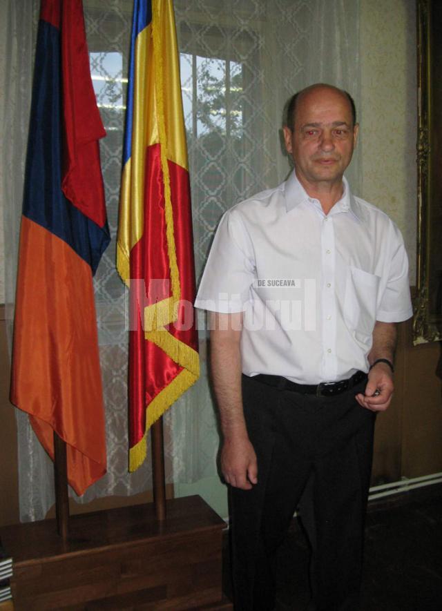Dr. Ioan Foit, preşedintele Uniunii Armenilor din Romania - Filiala Suceava la vernisajul expoziţiei