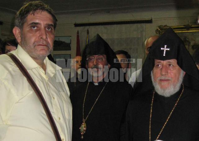 Varujan Pambuccian alături de Patriarhul Catolicos Karekin al II-lea la vernisajul expoziţiei