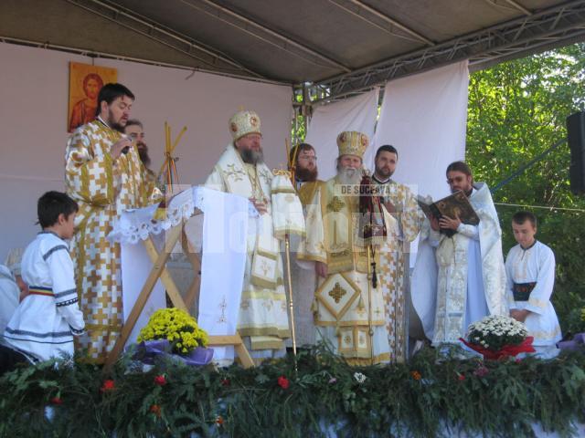 ÎPS Pimen, Arhiepiscopul Sucevei şi Rădăuţilor, şi PS Meletie, Episcopul Hotinului Slujba arhiereasca