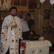 Racla cu moaste ale sfintilor ucraineni asezata in biserica spre inchinarea credinciosilor