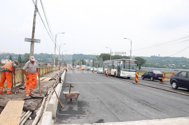 Traficul rutier de pe pasajul CFR de la Burdujeni va fi din nou restricţionat pe un sens de mers