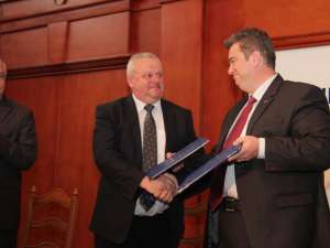 Mareşalul Miroslaw Karapyta şi preşedintele CJ, Cătălin Nechifor, au semnat parteneriatul între Suceava şi voievodatului Podkarpackie