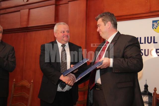 Mareşalul Miroslaw Karapyta şi preşedintele CJ, Cătălin Nechifor, au semnat parteneriatul între Suceava şi voievodatului Podkarpackie