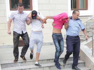 Trei dintre suspecţi au fost arestaţi preventiv ieri după amiază