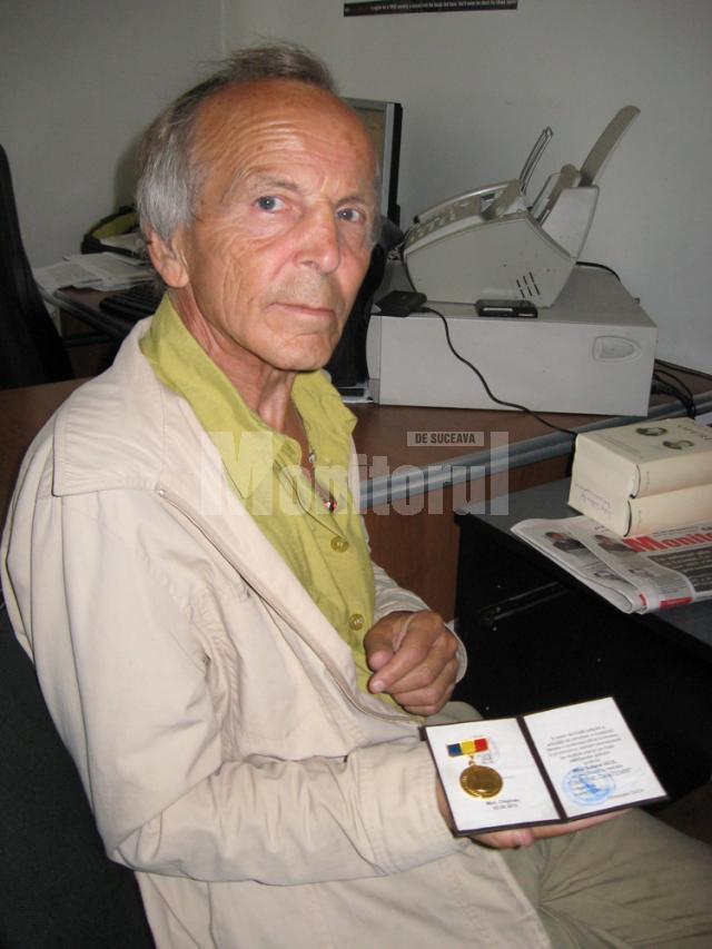 Poetul Mihai Sultana Vicol cu Medalia Dimitrie Cantemir