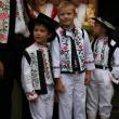Copii în costume tradiţionale poloneze