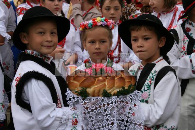 Oaspeţii au fost primiţi conform traditiei poloneze