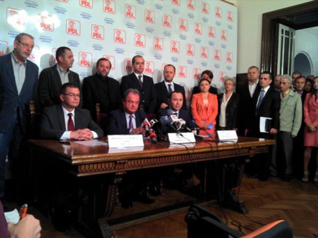 Mihai Răzvan Ungureanu, Vasile Blaga şi Aurelian Pavelescu au semnat, ieri, protocolul Alianţei partidelor de dreapta