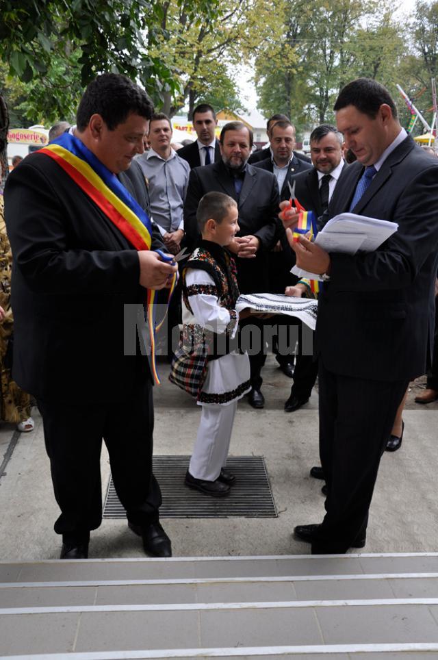 Școala din  Pătrăuți, inaugurată în prezența foștilor dascăli și elevi