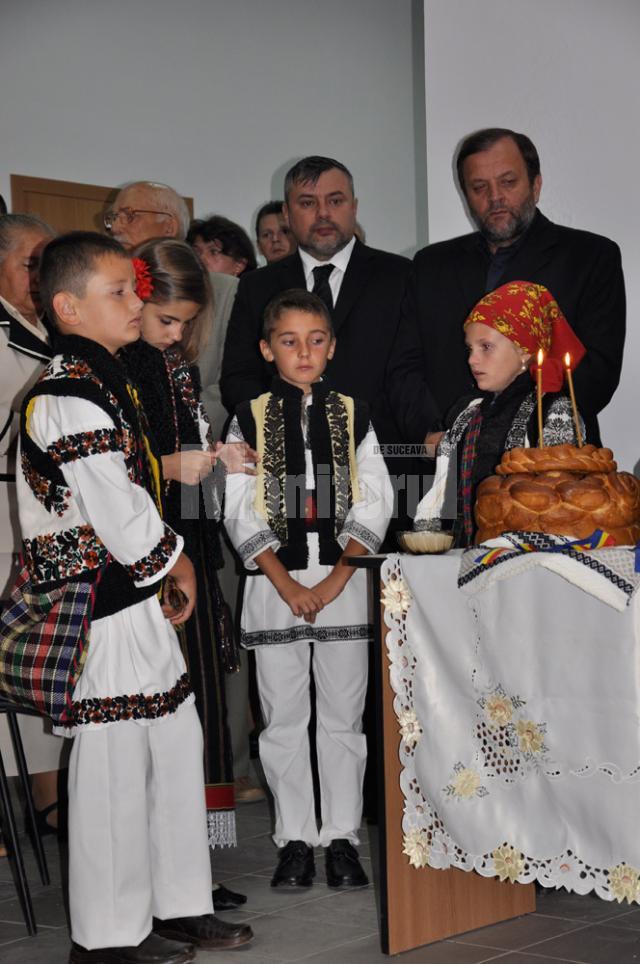 Bucurie şi emoţie la  inaugurarea şcolii din Pătrăuţi