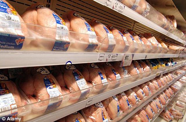 Carnea de pasăre din magazine s-ar putea scumpi cu 15% până la sfârşitul anului