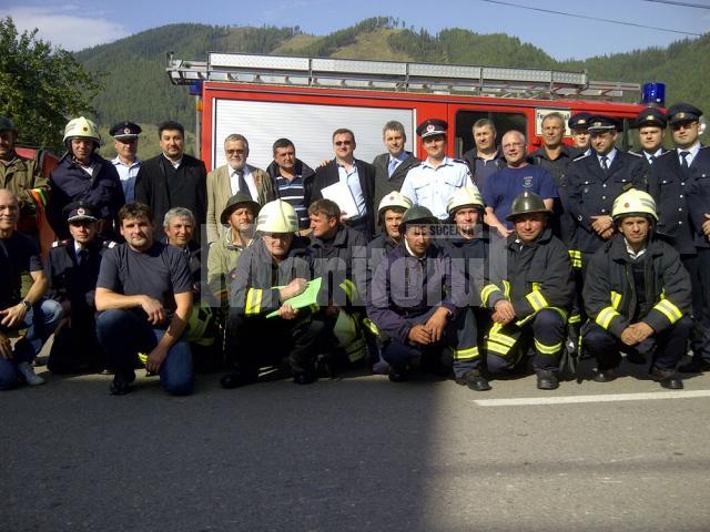 O localitate din Germania a donat o maşină de pompieri comunei Pojorâta