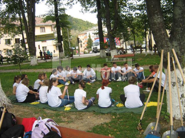 Activităţi de voluntariat pentru elevi, la Gura Humorului