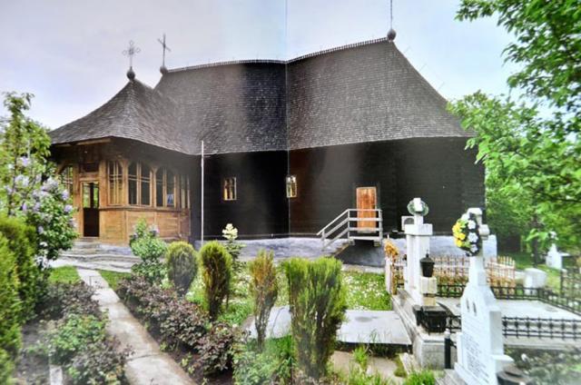 Biserica "Sfinţii Mucenici Mercurie şi Ecaterina" din comuna Rădăşeni. Foto: Otilia BĂLINIŞTEANU