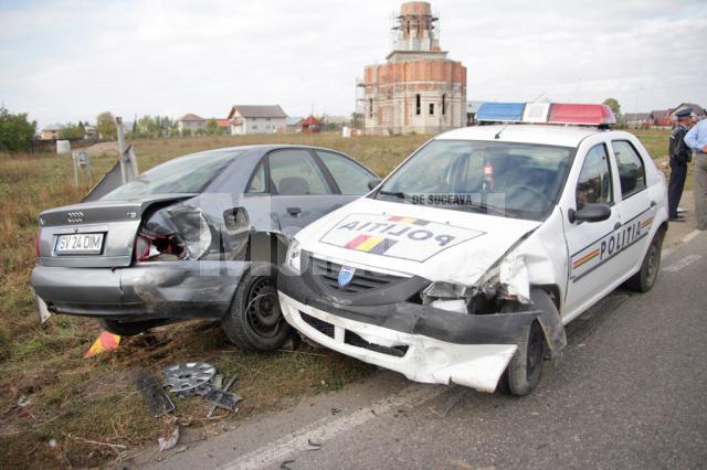 Poliţistul de la volan nu a mai putut evita impactul