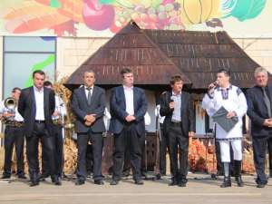 Oficialităţile sucevene au deschis Târgul „Produs în Bucovina”