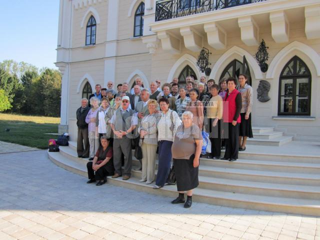 50 de membri ai Asociaţiei Pensionarilor CFR, Filiala Suceava, în excursie la Iaşi