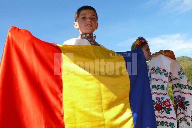 Festivalul hribului a reunit pensiunile din zonă, meşteri populari, ansambluri folclorice şi solişti de muzică populară