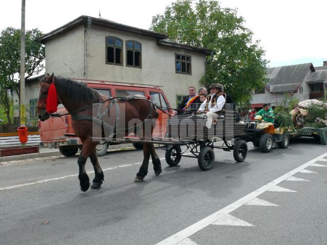 Festivalul hribului a reunit pensiunile din zonă, meşteri populari, ansambluri folclorice şi solişti de muzică populară