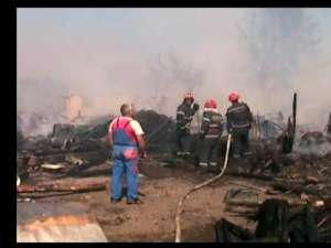 Gospodărie distrusă, în urma unui incendiu izbucnit de la sobă