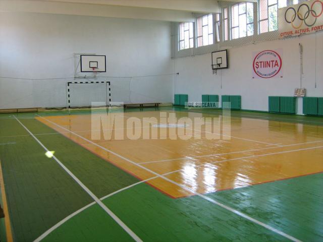 Sala de sport de la Şcoala 3 Suceava, renovată din gradaţia de merit a unui profesor