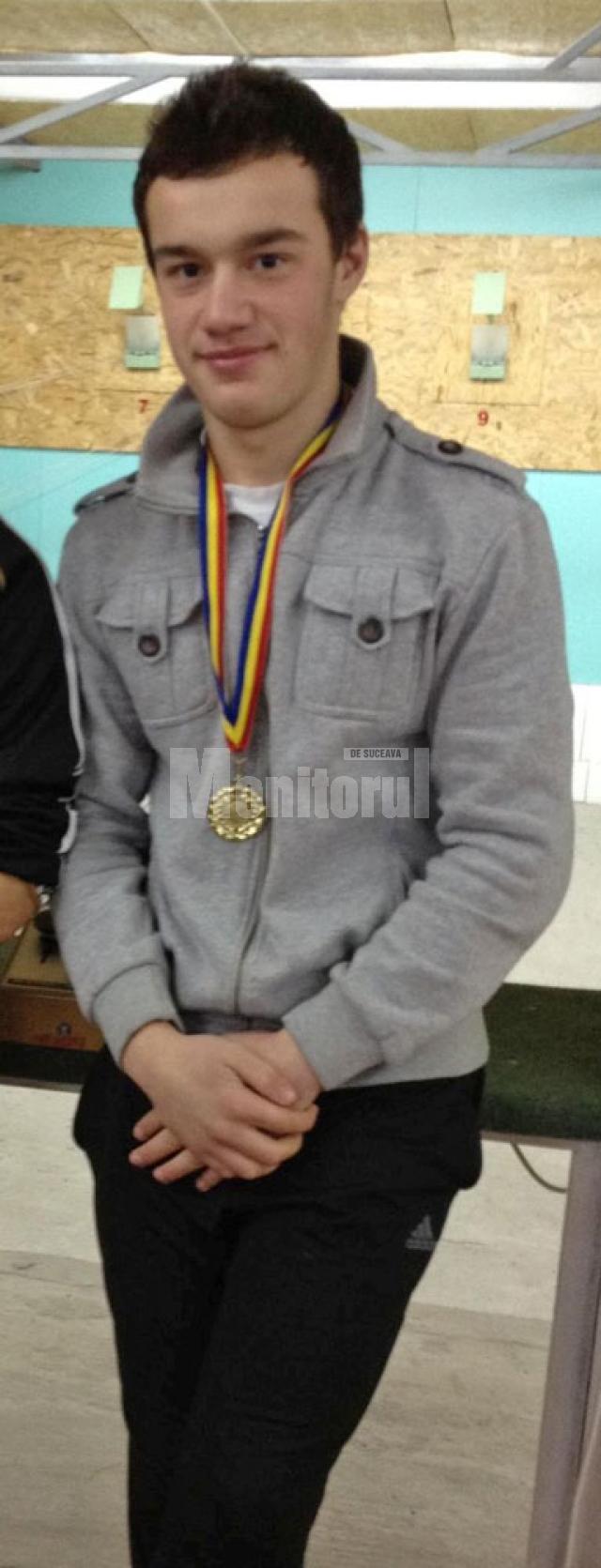 Alex Bahan s-a întors de la Naţionale cu un „sac” de medalii