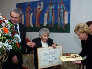 În ziua în care a împlinit 103 ani, Miroslava Antochi a primit de la BRD premiul „Seniorul de aur”