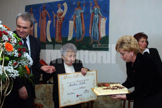 În ziua în care a împlinit 103 ani, Miroslava Antochi a primit de la BRD premiul „Seniorul de aur”