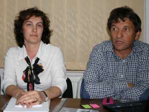 Cristina Dumitrescu, noul preşedinte al Asociaţia „Produs în Bucovina“, şi Alexandru Scheul, fostul preşedinte al asociaţiei