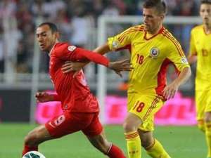 Reprezentativa României a învins, vineri, în pe stadionul Şukru Saracoglu din Istanbul, cu scorul de 1-0 (1-0), selecţionata Turciei