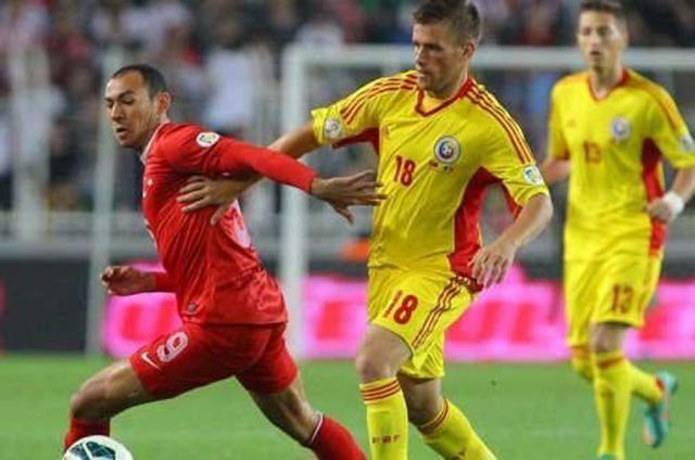 Reprezentativa României a învins, vineri, în pe stadionul Şukru Saracoglu din Istanbul, cu scorul de 1-0 (1-0), selecţionata Turciei