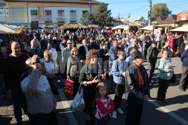 Sucevenii s-au grăbit să fie prezenţi la prima ediţie a Festivalului Mustului