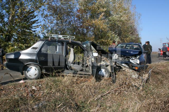 În autoturismul Dacia 1310, izbit în plin de maşina intrată pe contrasens, se aflau cinci persoane