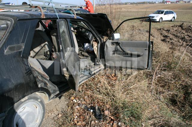 În autoturismul Dacia 1310, izbit în plin de maşina intrată pe contrasens, se aflau cinci persoane