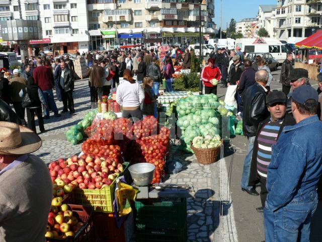 Sărbătoarea pomicultorilor din Fălticeni s-a desfăşurat în Piaţa „Nada Florilor”