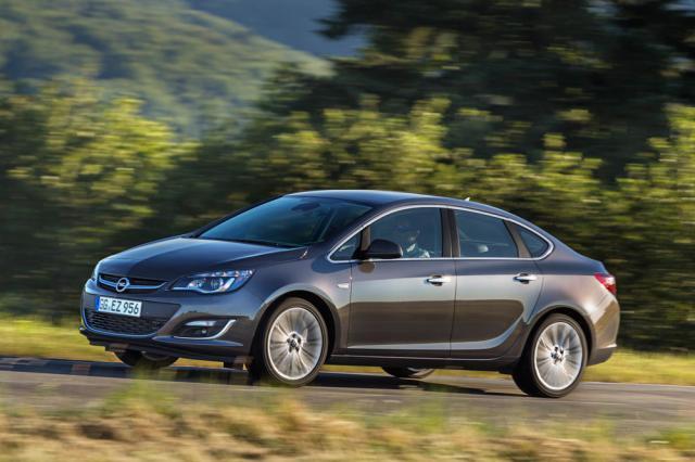 Opel aduce noul Astra Sedan pe piața românească