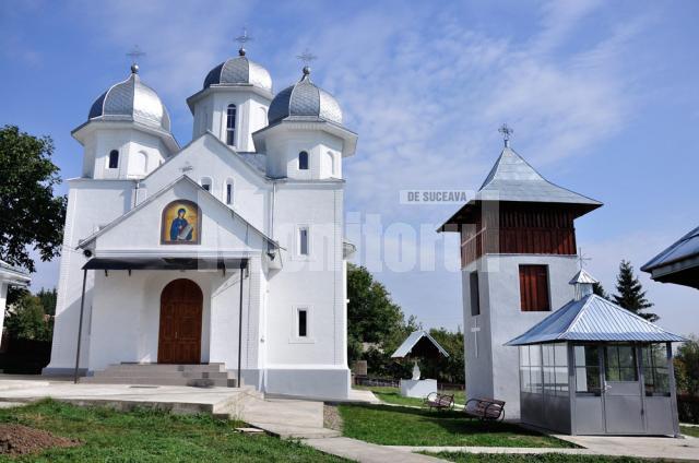 Biserica din satul Pleşeşti, la ceas de sărbătoare