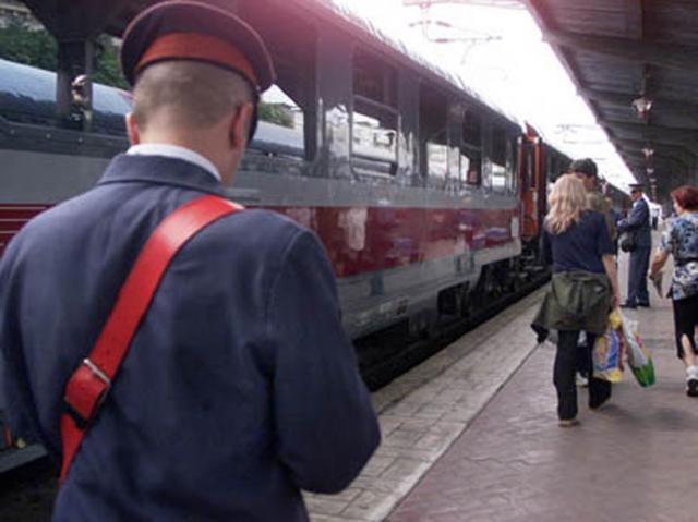 Nouă şefi de tren din Suceava, duşi la audieri la Braşov pentru că luau bani de la călători