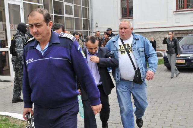Şefii de tren şi conductorii reţinuţi joi după-amiază de procurorii Parchetului de pe lângă Tribunalul Braşov vor fi cercetaţi în libertate. Foto: Monitorul Expres de Braşov