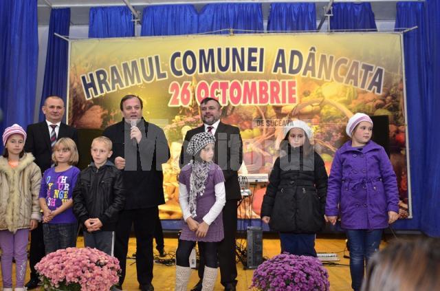 Bălan şi Flutur au fost alături de locuitorii din Adâncata la hramul comunei