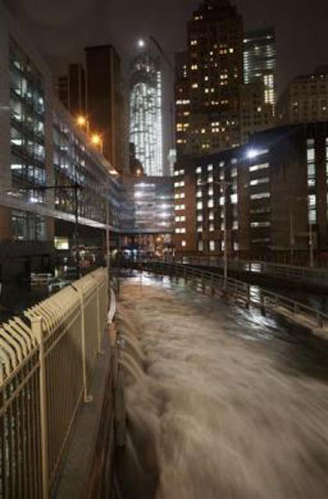 Bilanţul Uraganului Sandy a ajuns la 32 de morţi în Statele Unite şi Canada Foto: REUTERS
