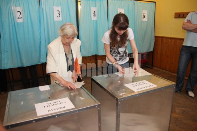 85 de candidaţi se luptă pentru cele 14 mandate de parlamentar din judeţul Suceava