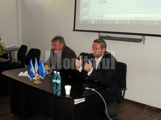 Primarul oraşului Gura Humorului, Marius Ursaciuc, şi managerul de proiect, Lucreţiu Gabor