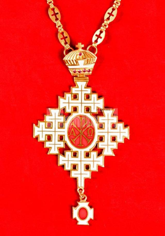 Crucea Patriarhală este cea mai înaltă distincţie care se conferă de către Patriarhul Bisericii Ortodoxe Române
