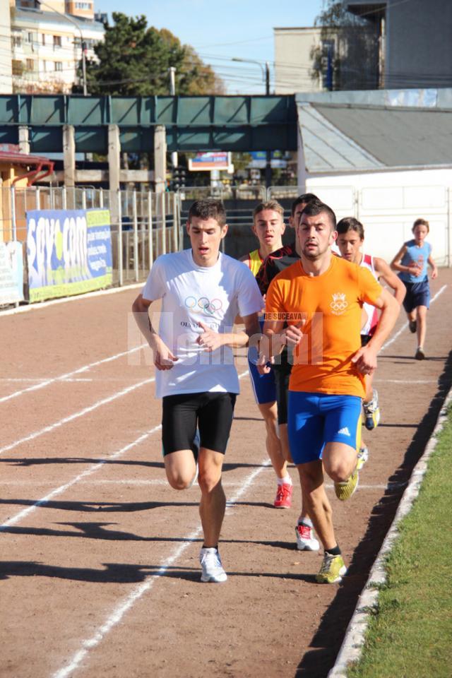 Mihai Romaș (dreapta) a câștigat proba rezervată juniorilor