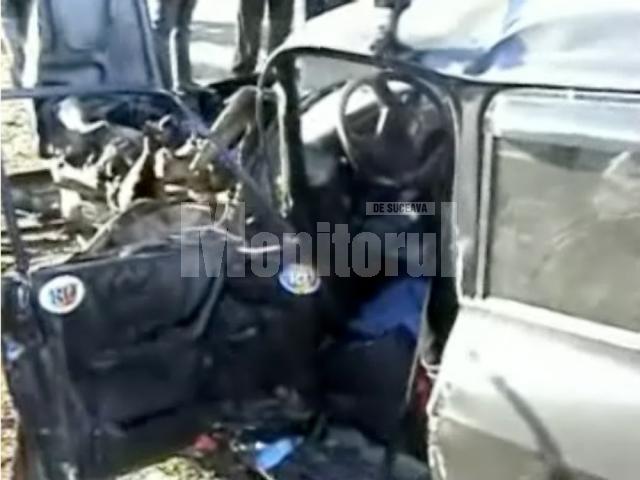 Autoturismul Dacia a fost izbit violent, de maşina intrată pe contrasens